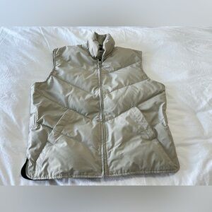 Womens Eddie Bauer Goose Down Puffer Vest Light Gray SZ Medium.
